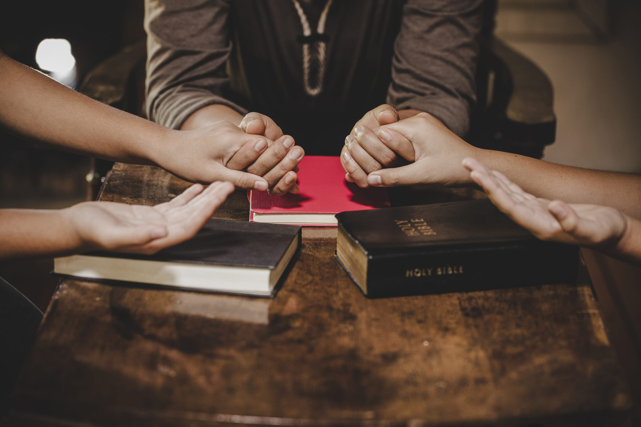 Group,Of,Different,Women,Praying,Together,,Christians,And,Bible,Study